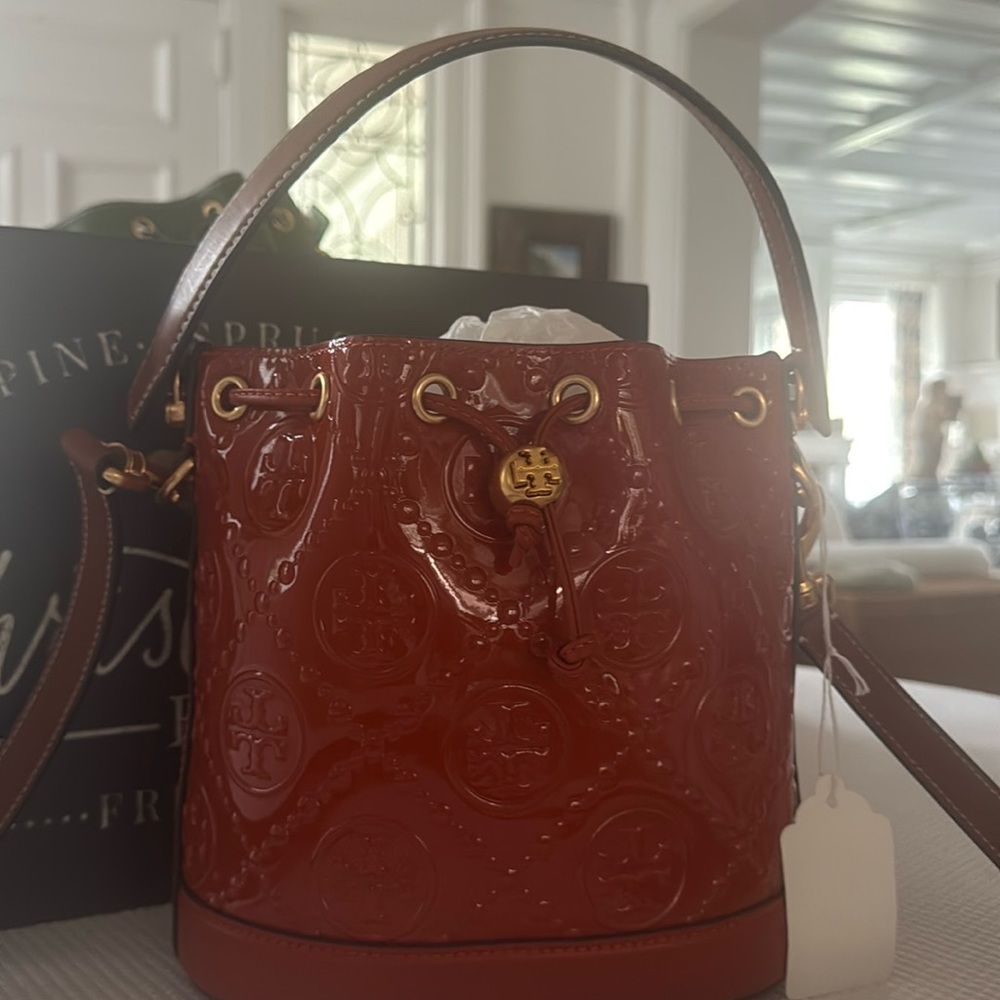NEW TORY BURCH ORANGE BUCKET BAG!